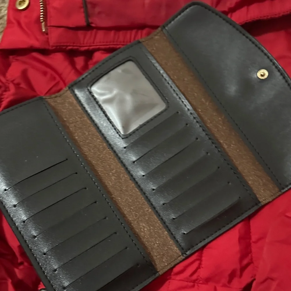 Gucci Black and Beige GG Continental Wallet - Picture 2 of 4